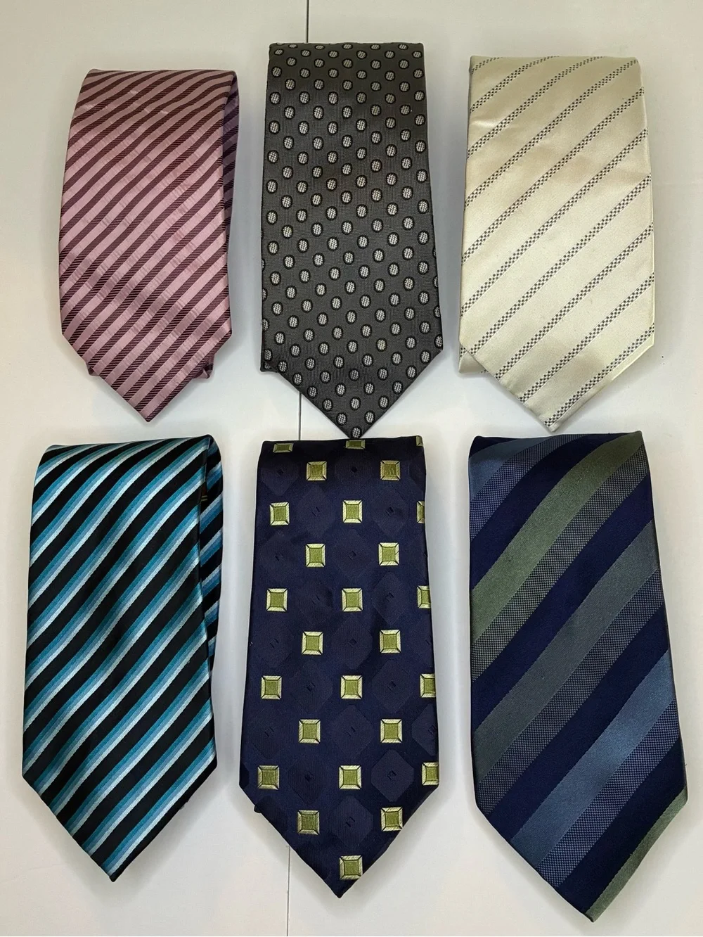 7- BCBG 100% Silk Men’s Neckties 3 MAXAZRIA & 4 ATTITUDE good condition 58”-61”